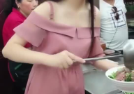 搬地摊买面条的小姐姐,面条小姐姐的创业传奇